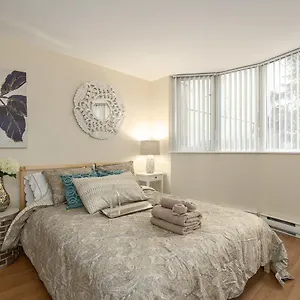 3br/3ba Downtown Luxury Townhouse Apartment